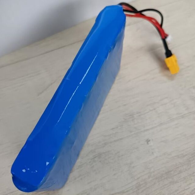 Özel Pil Paketi 7s1p 18650 24V 3500mAh 350W Motor için Xt60 fişle